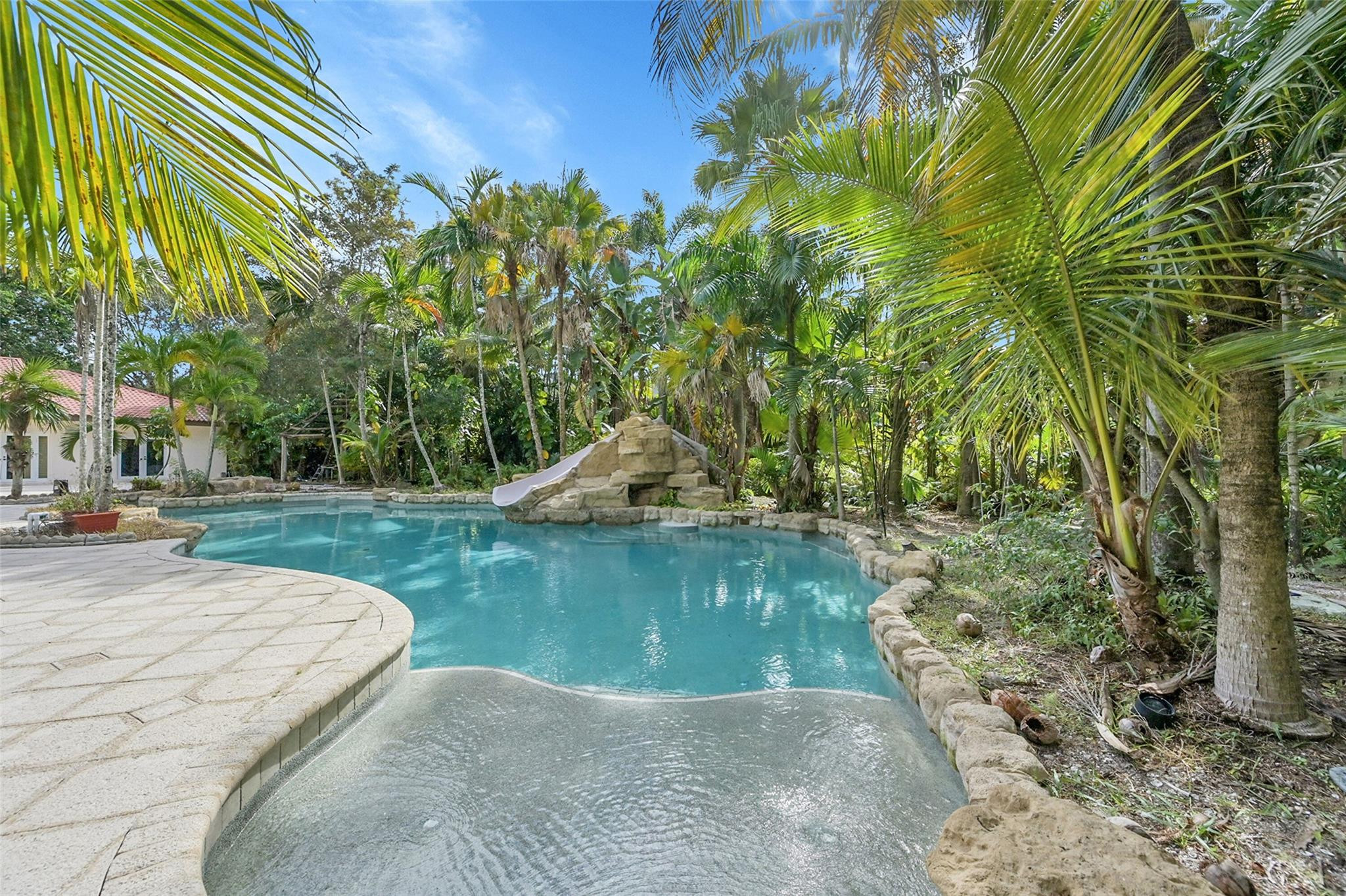 401 Farmington Dr