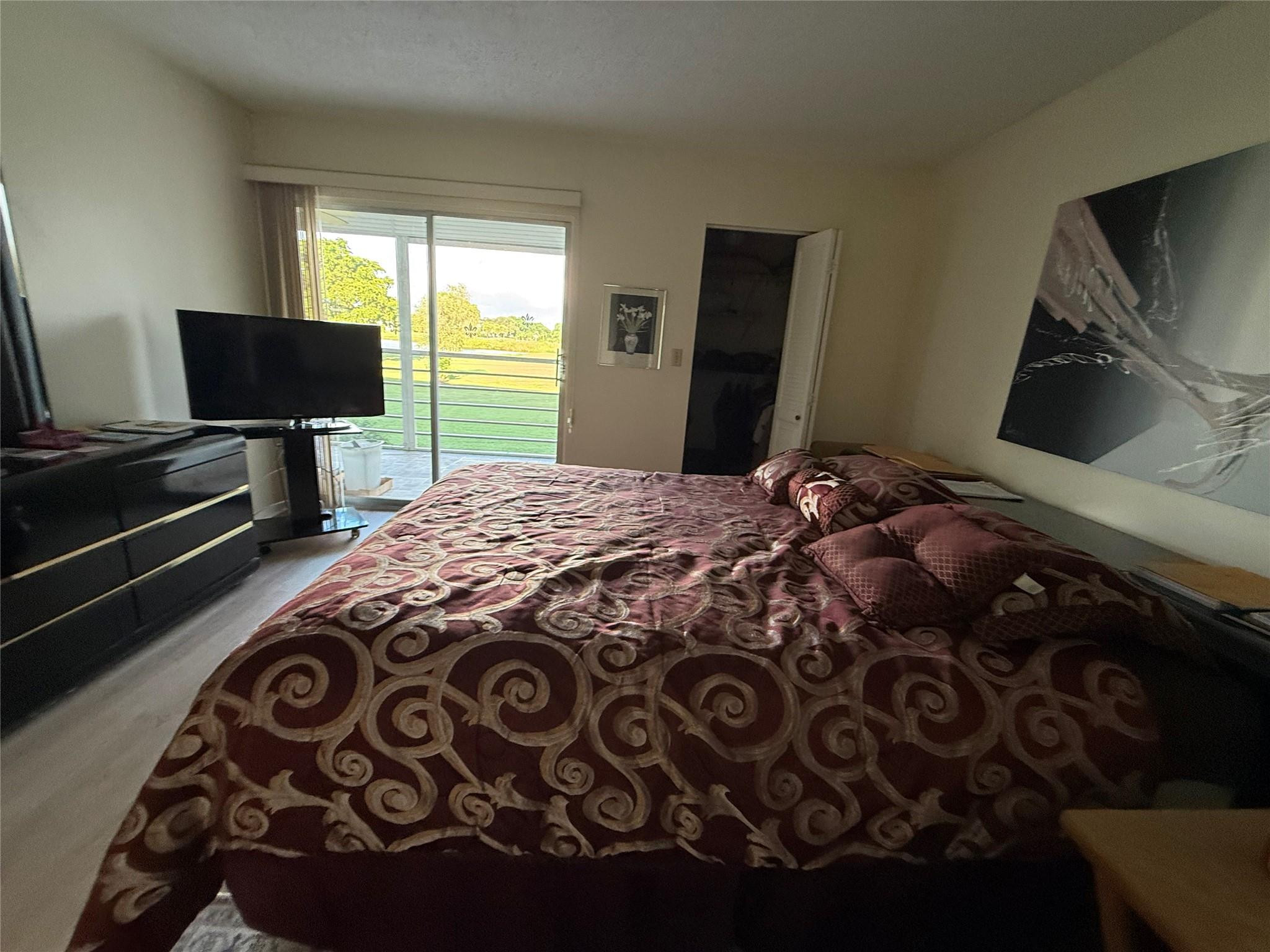 2802 Victoria Way M2