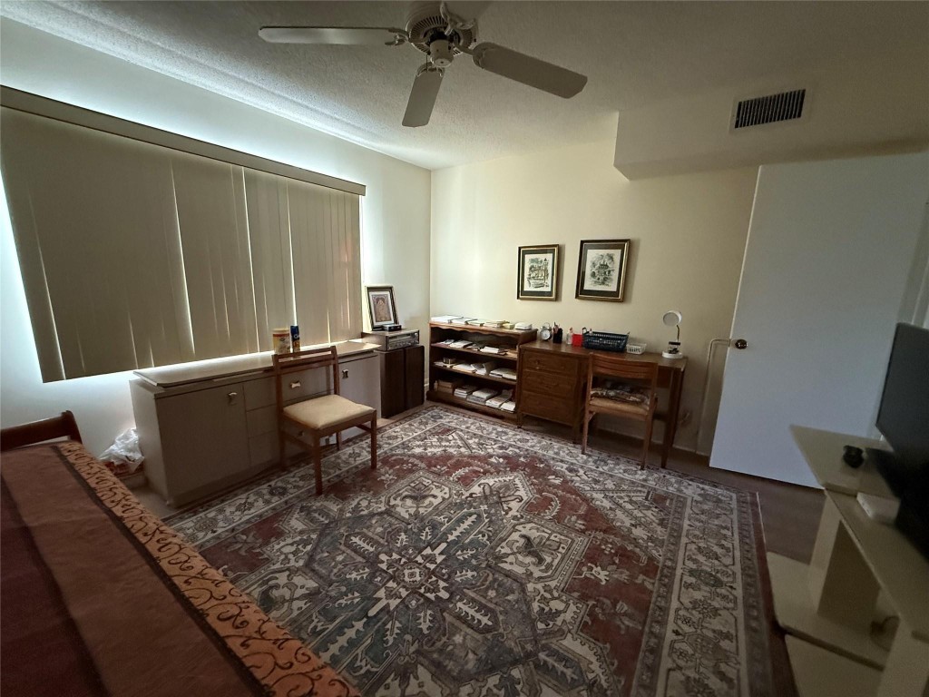 2802 Victoria Way M2