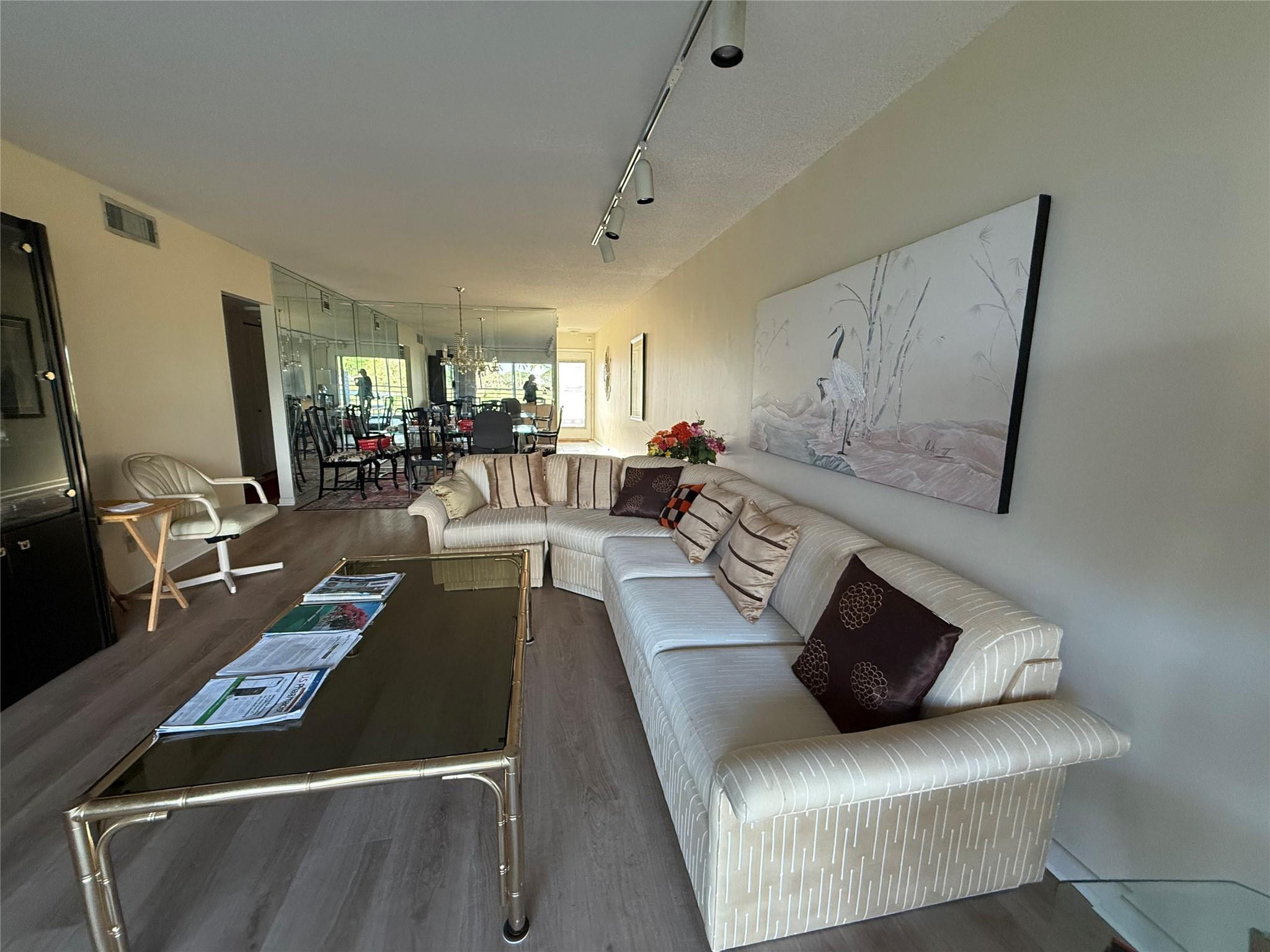 2802 Victoria Way M2