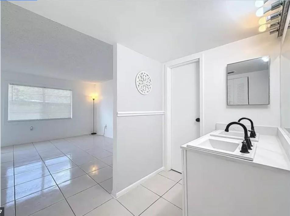 4304 NW 9th Ave 2-3C