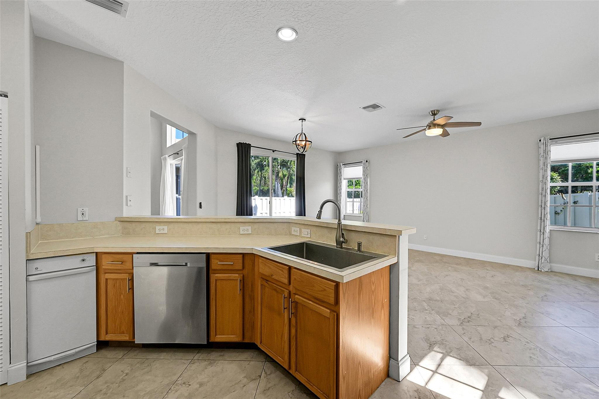 5301 NW 123rd Ter