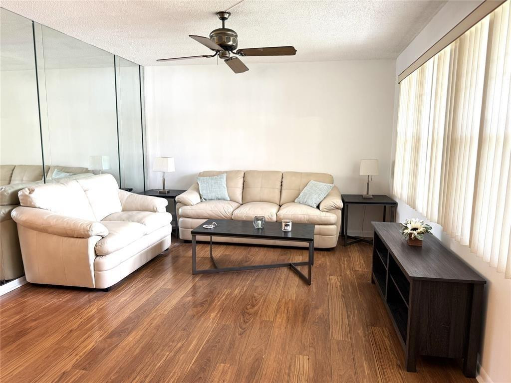 1902 Bermuda Cir E1