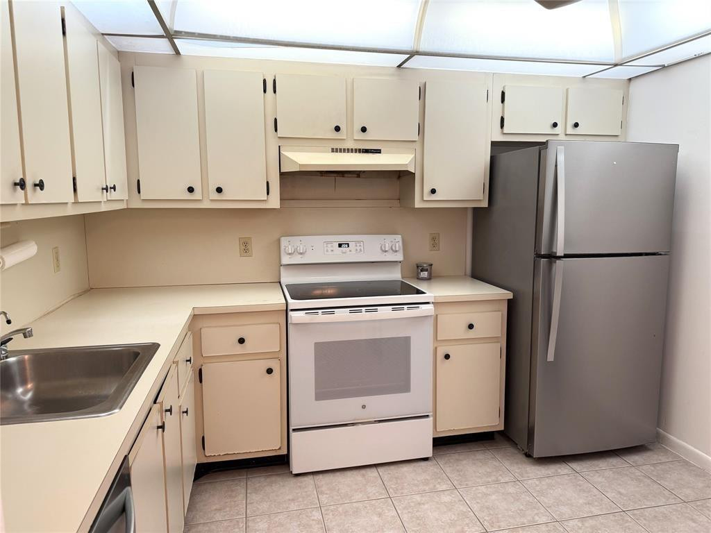 1902 Bermuda Cir E1