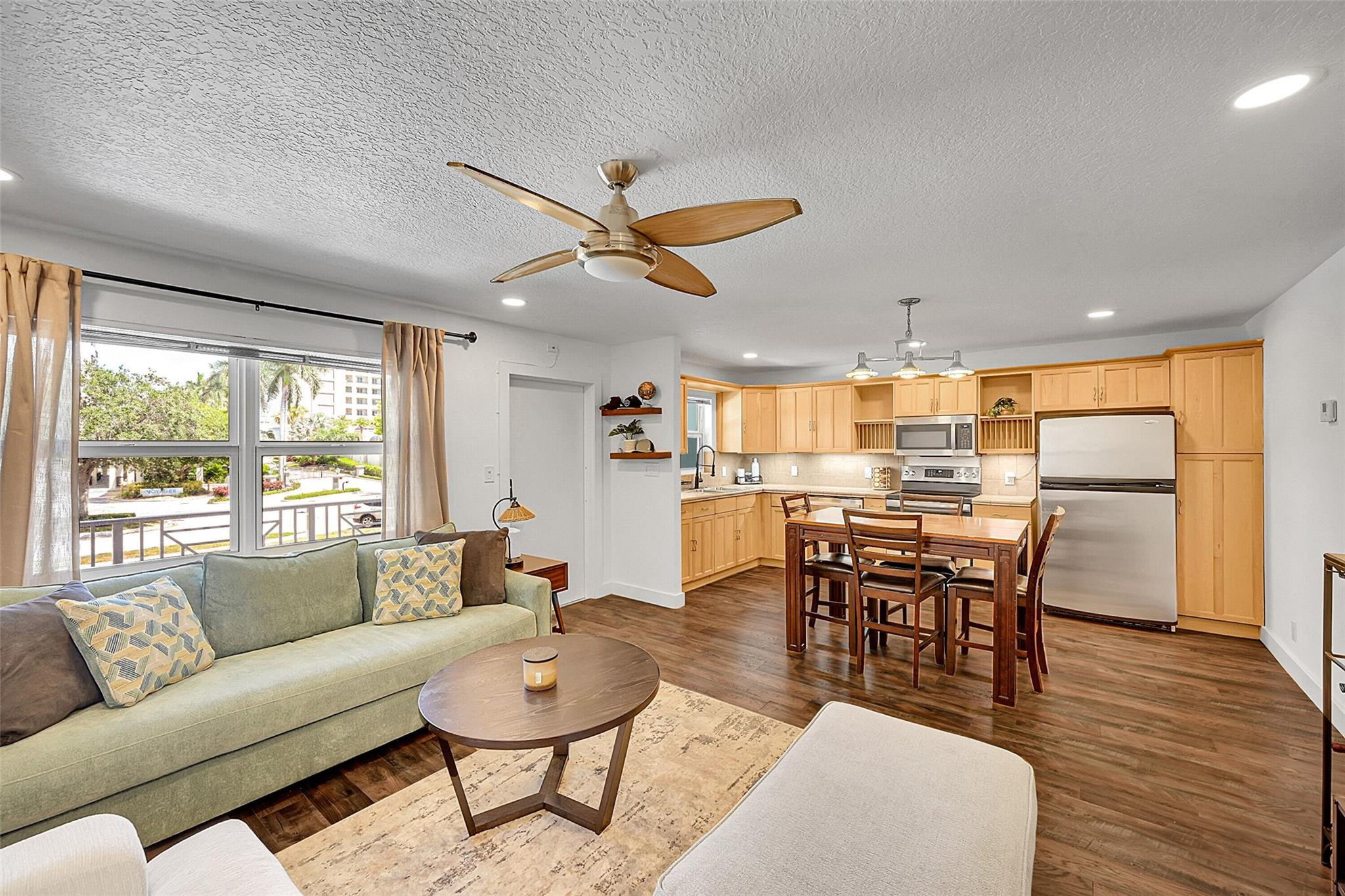 2850 NE 14th St Cswy B-203