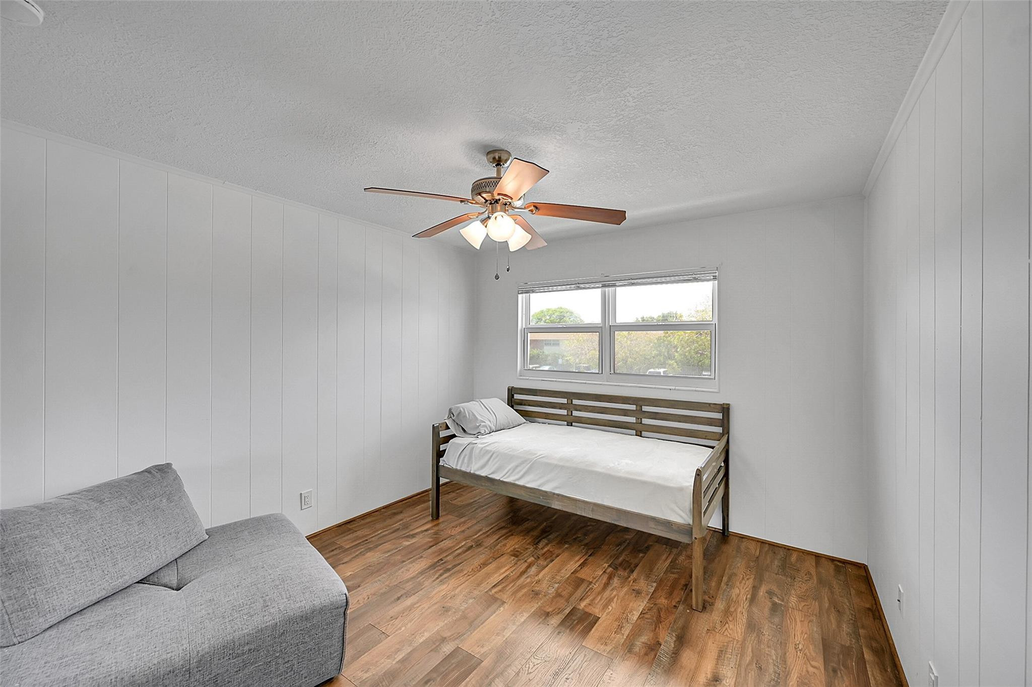 2850 NE 14th St Cswy B-203