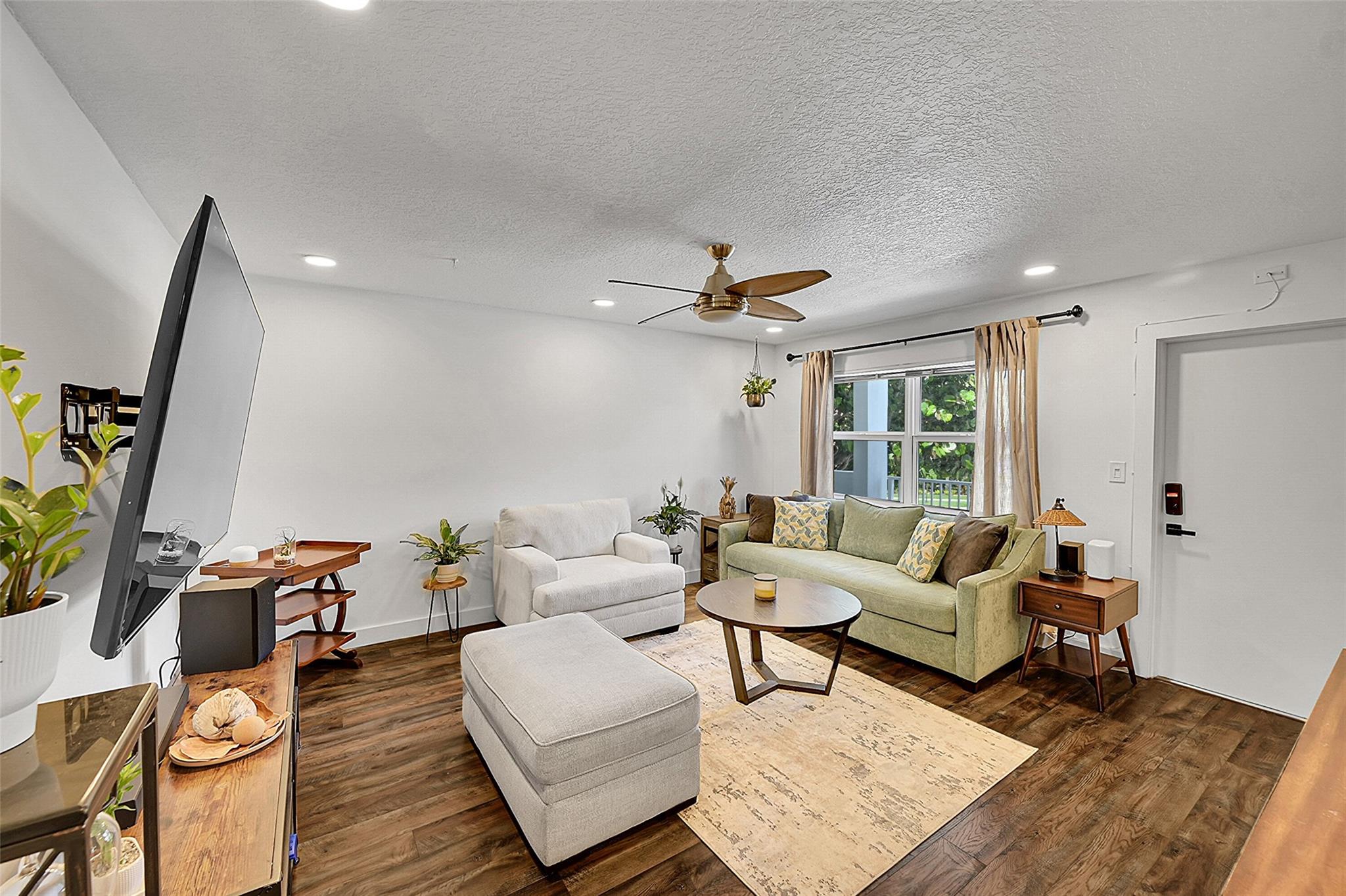 2850 NE 14th St Cswy B-203