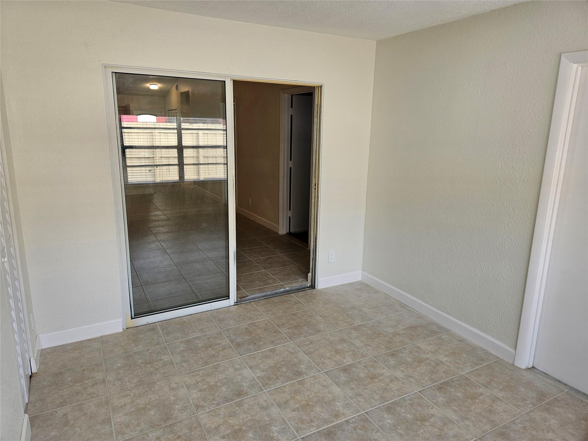 4729 NW 4th Ter