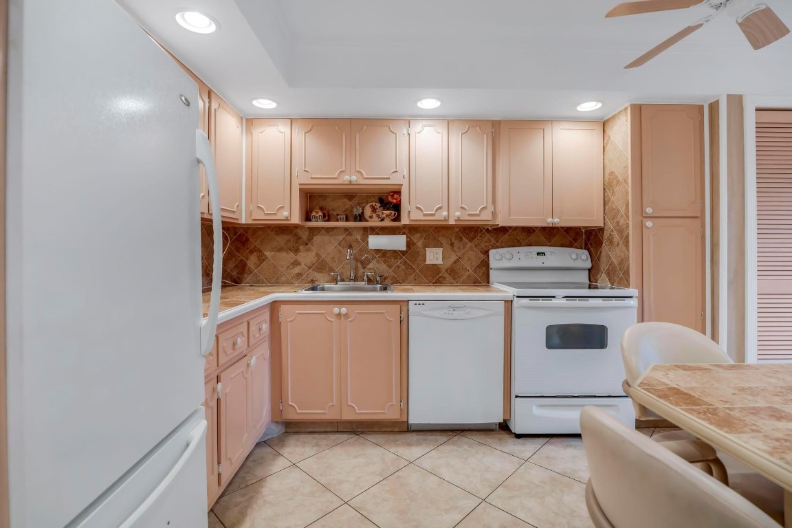 2951 S Palm Aire Dr 202