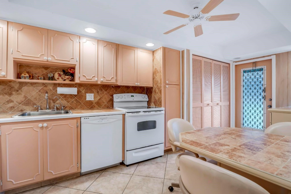 2951 S Palm Aire Dr 202