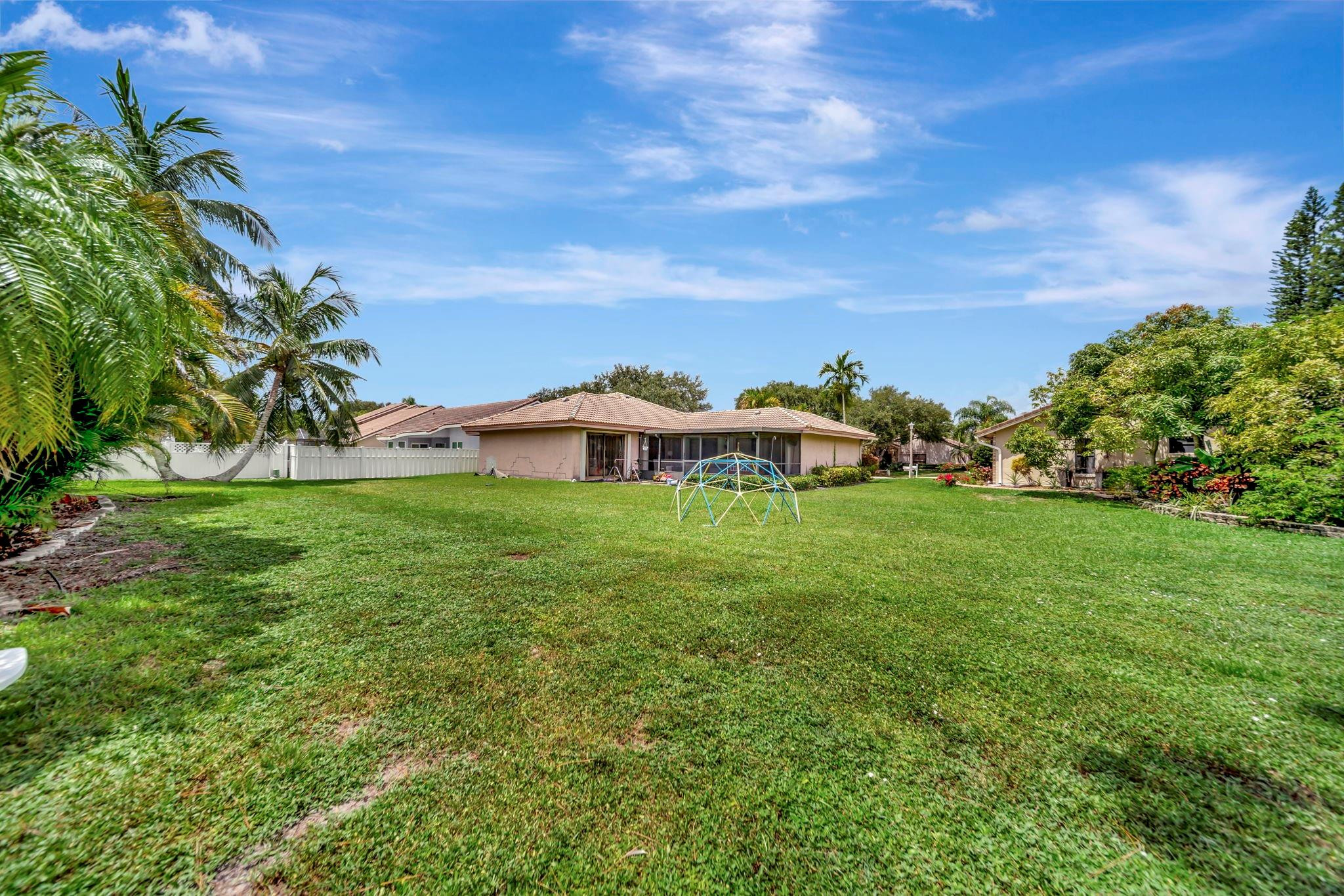 5642 NW 64 LN