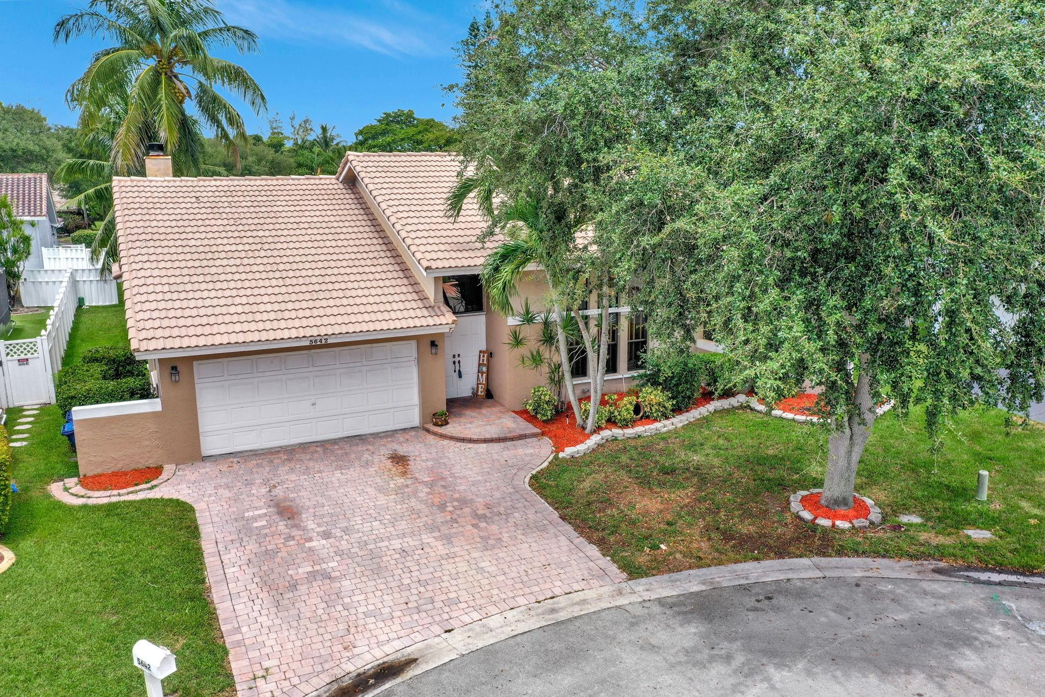 5642 NW 64 LN