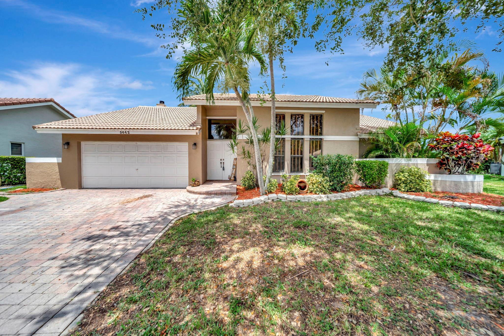 5642 NW 64 LN