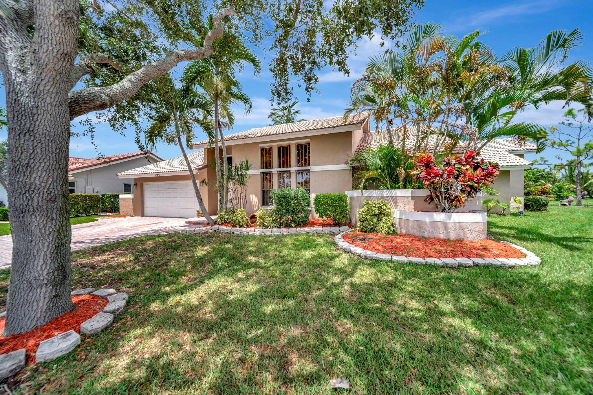 5642 NW 64 LN