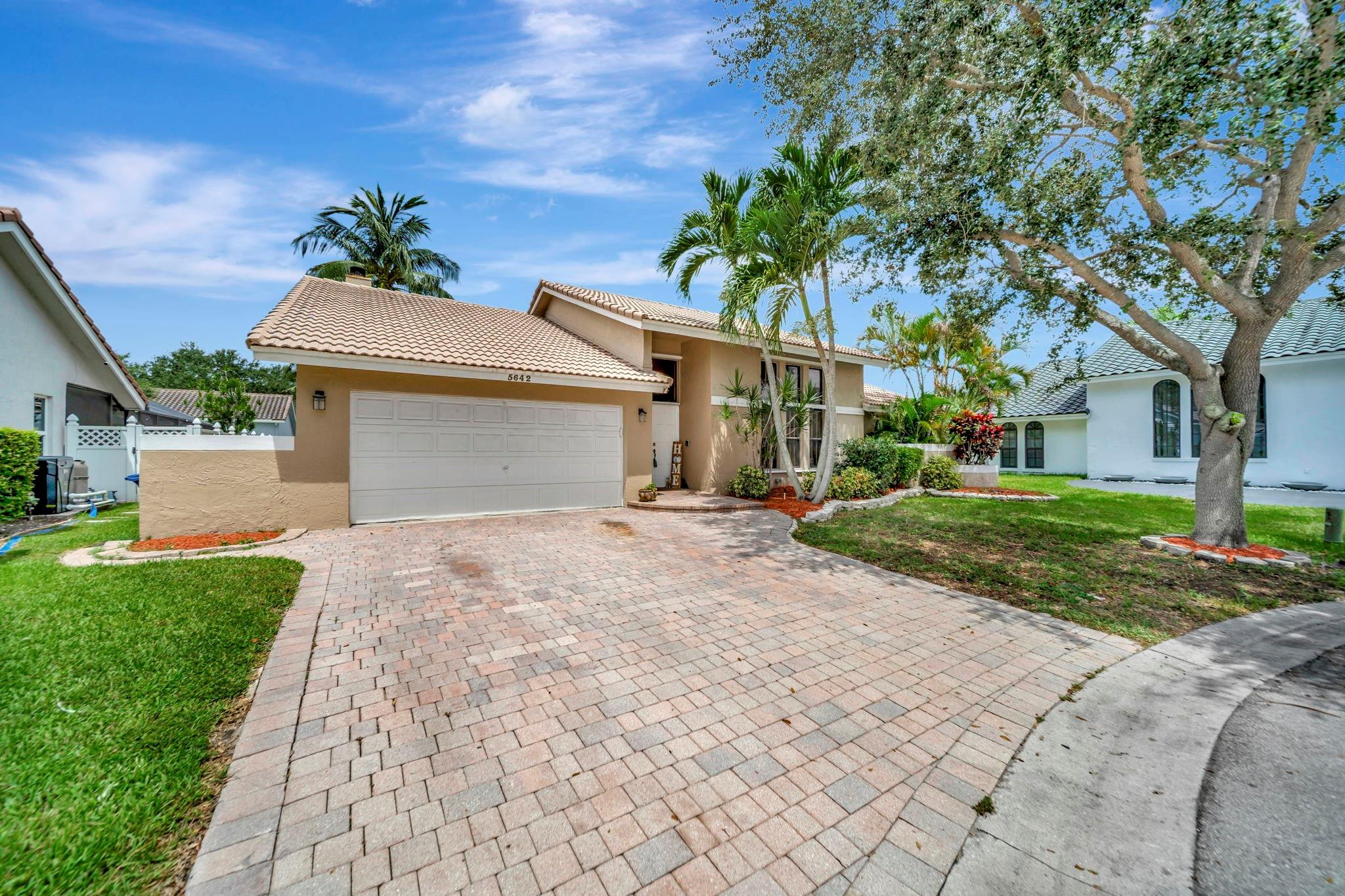5642 NW 64 LN