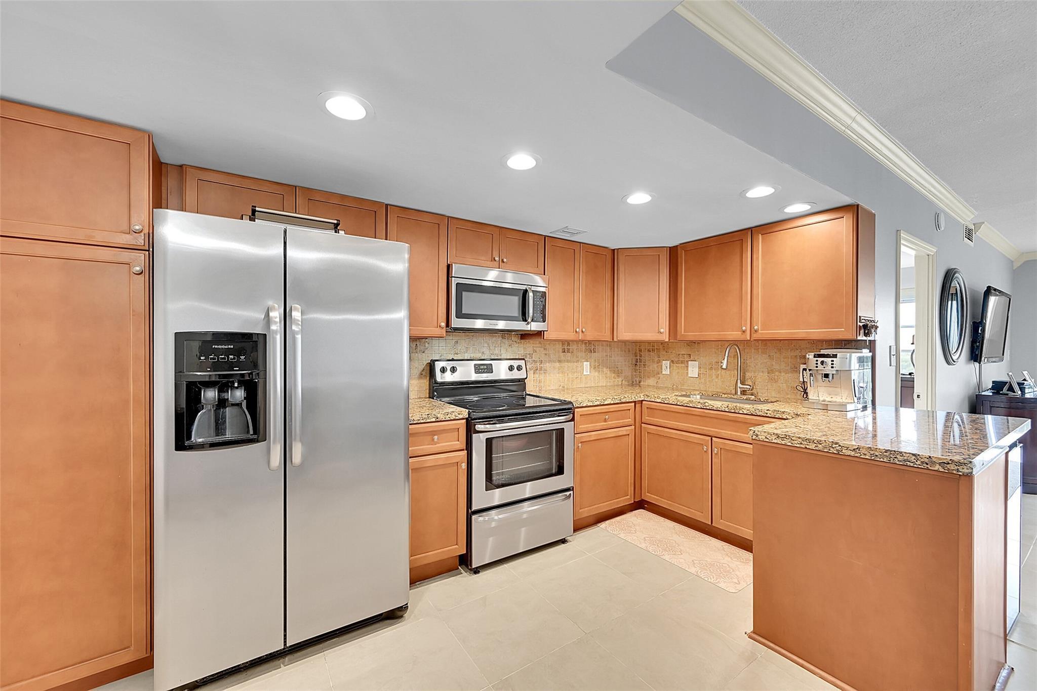 3100 N Palm Aire Dr 606