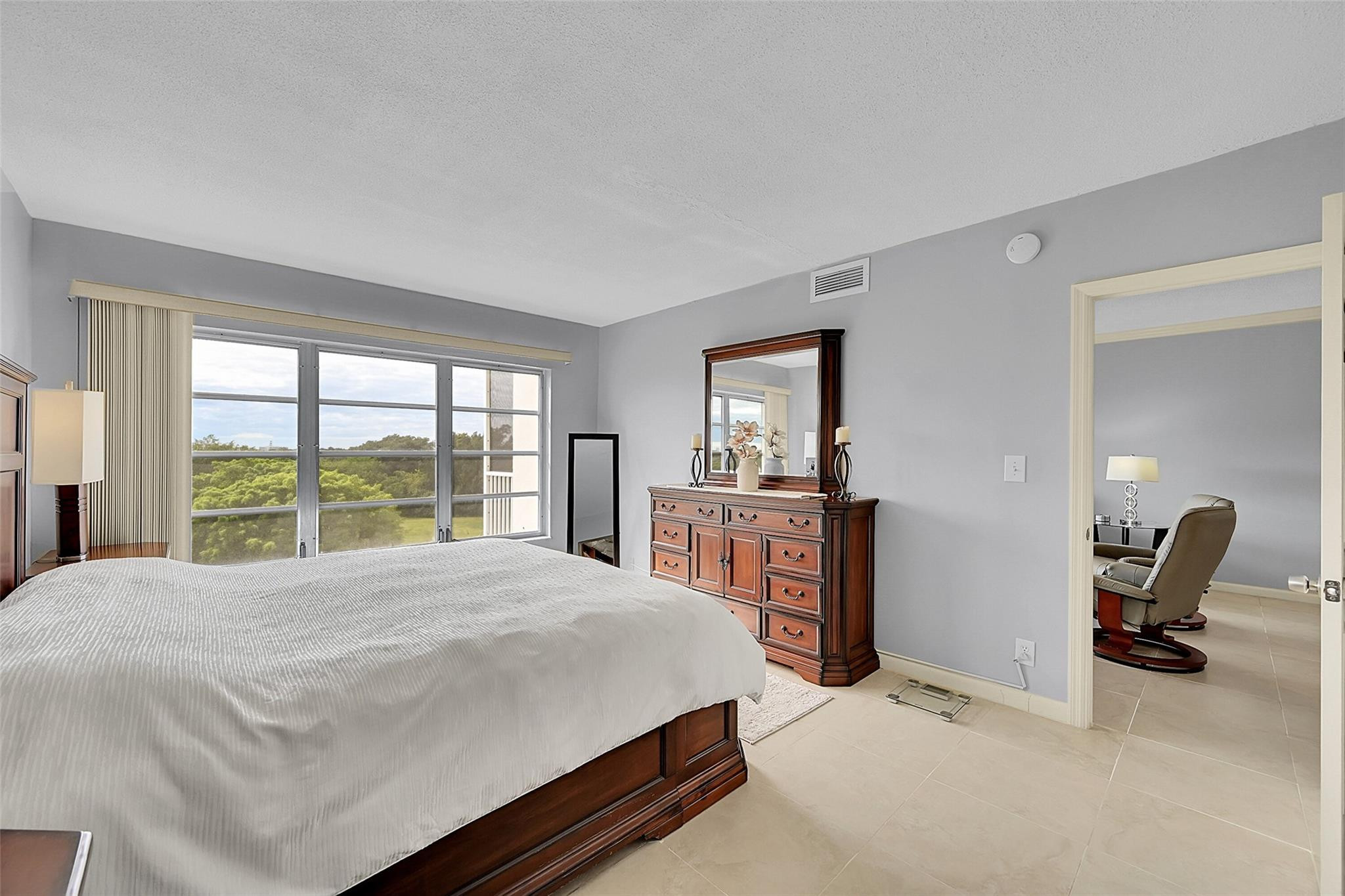 3100 N Palm Aire Dr 606