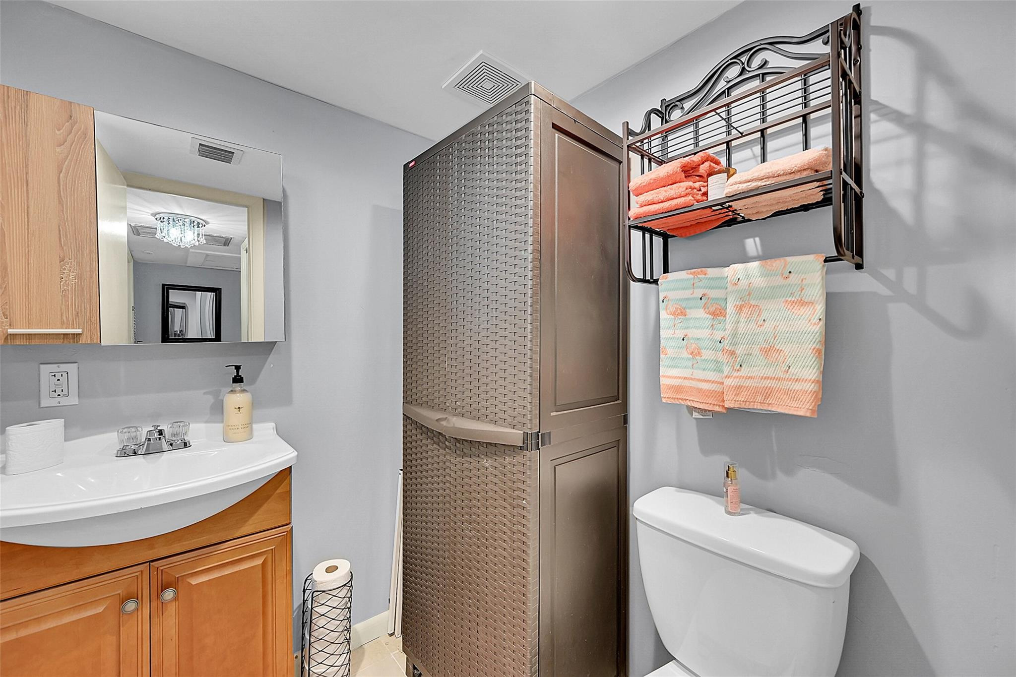 3100 N Palm Aire Dr 606