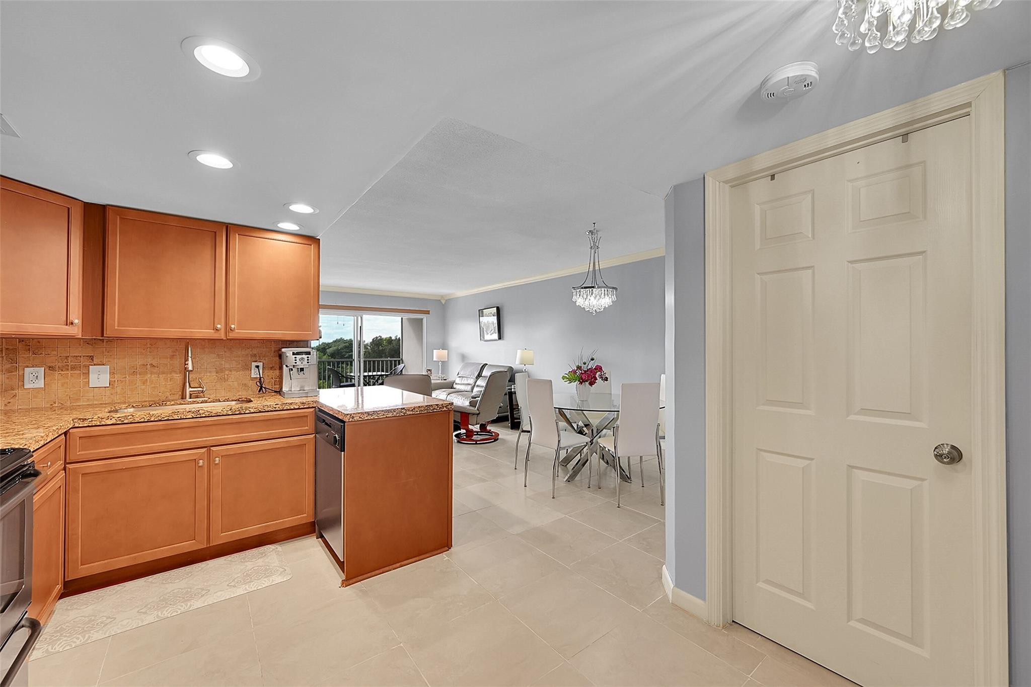 3100 N Palm Aire Dr 606