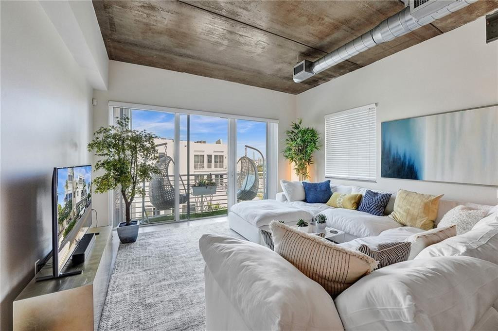 110 SE 2nd St 402