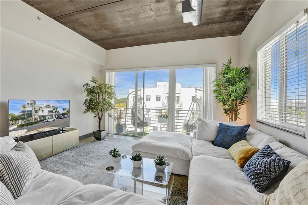 110 SE 2nd St 402