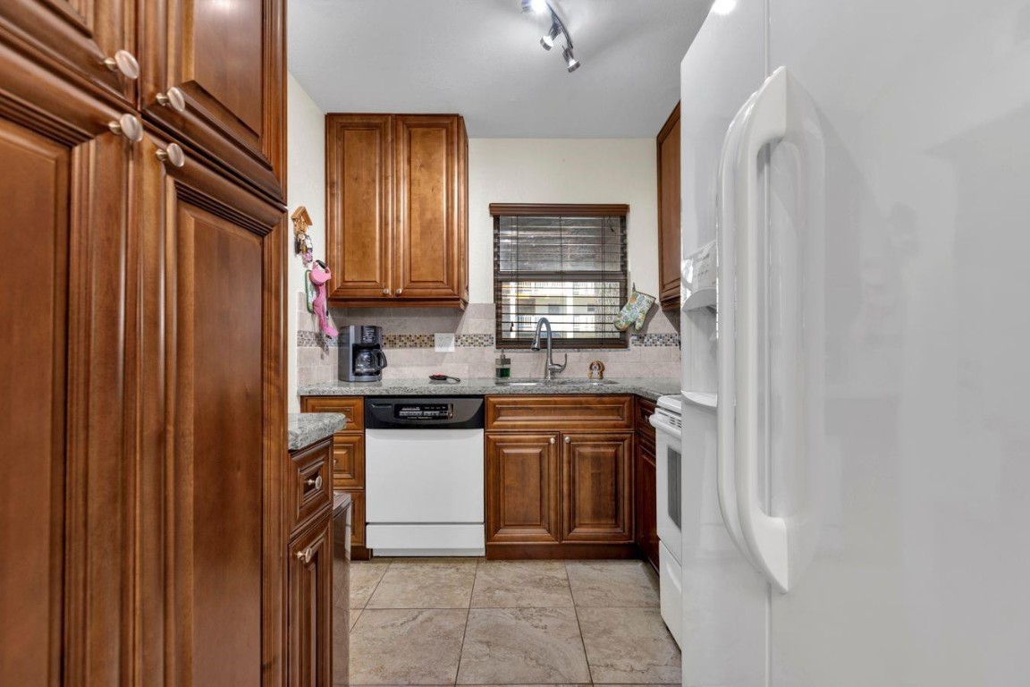 6850 Royal Palm Blvd 106 G