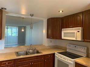 320 NE 12th Ave 503