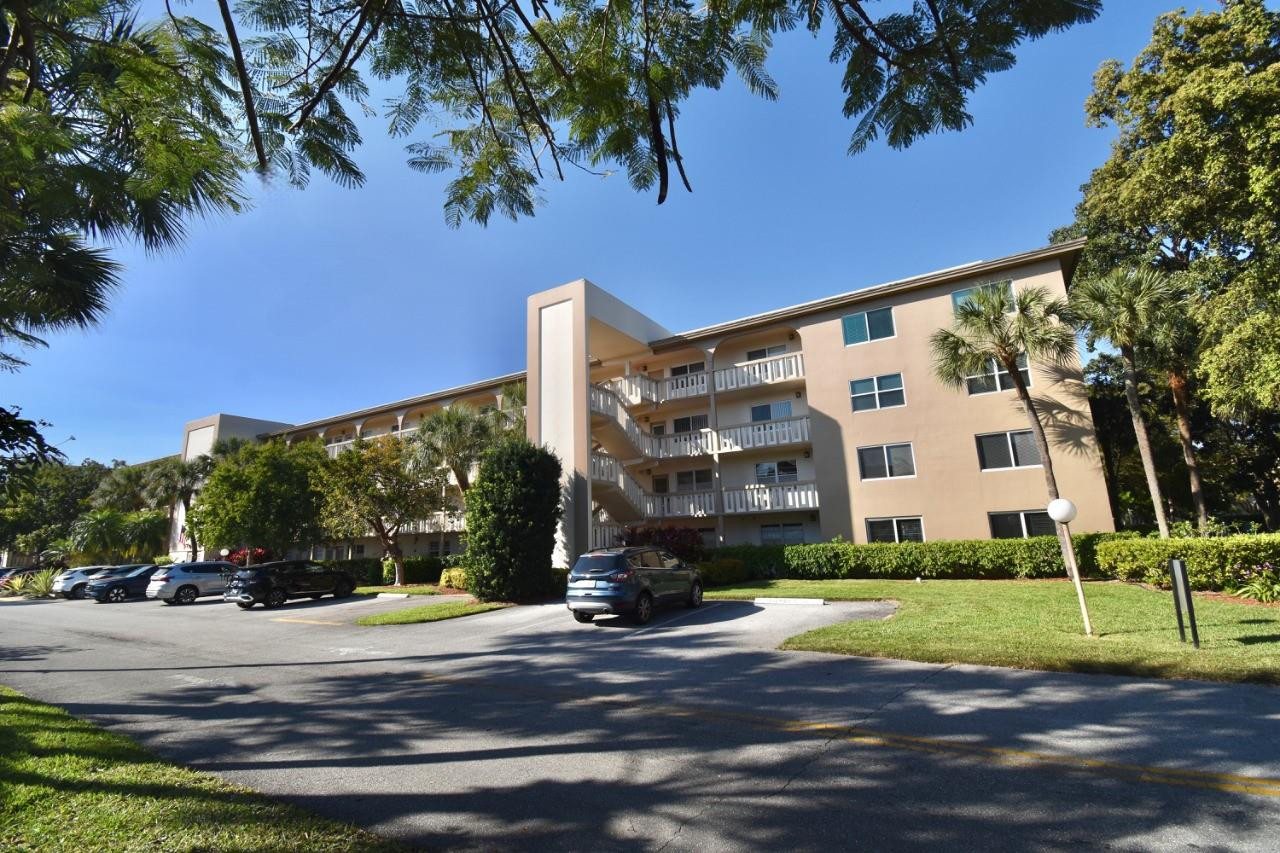 4301 Martinique Cir K1