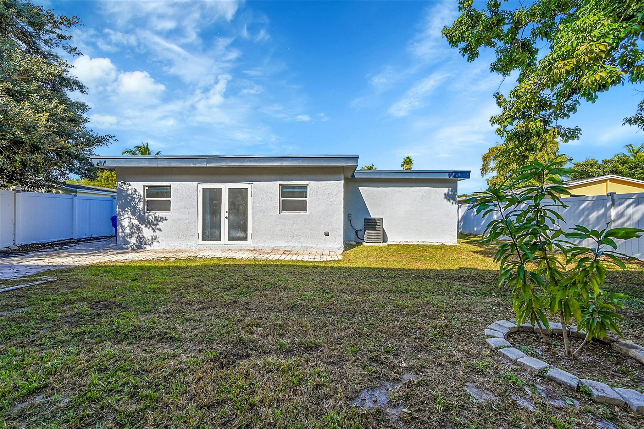 5940 NW 41st Terrace