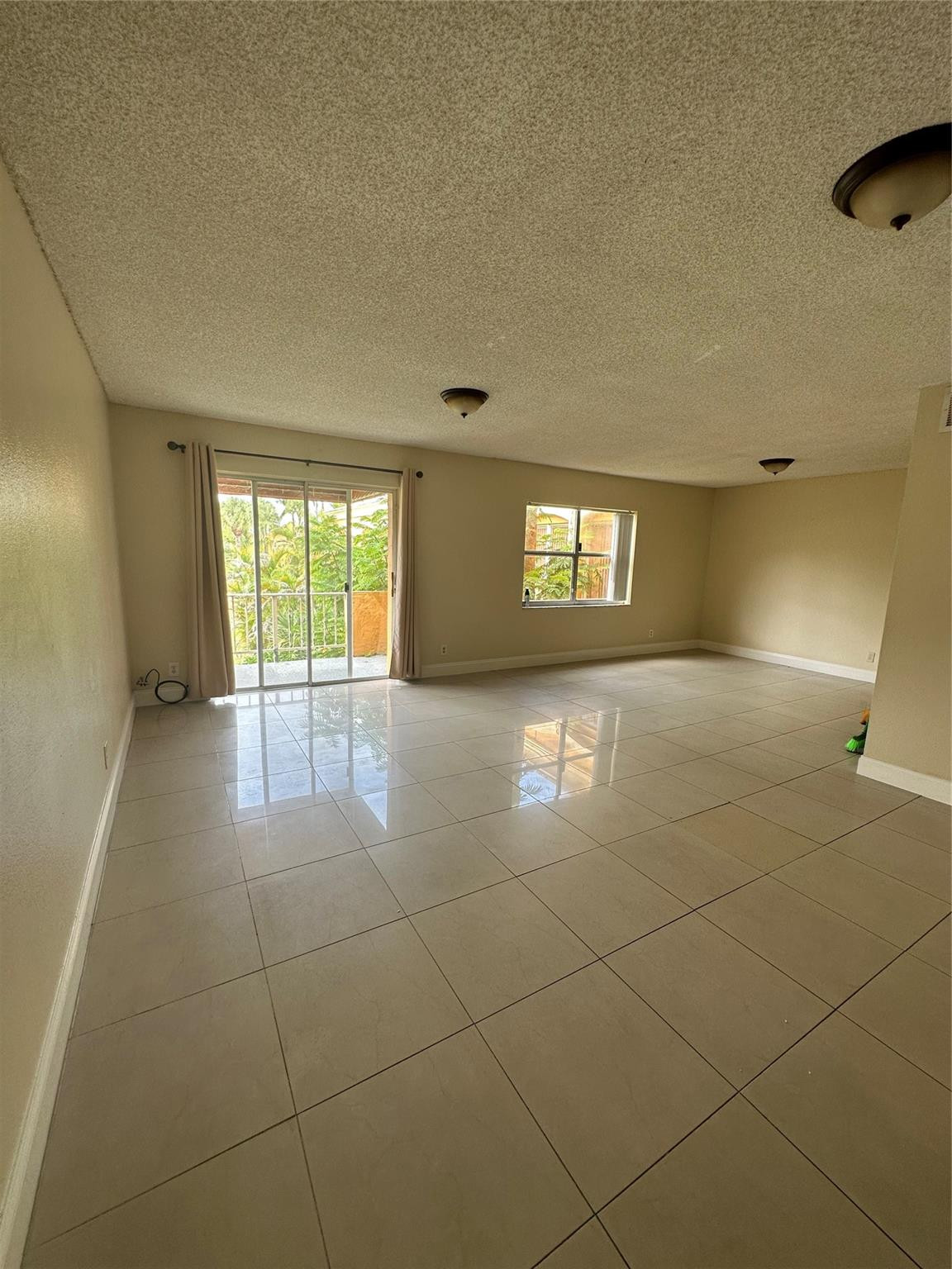 17911 NW 68 ave M209