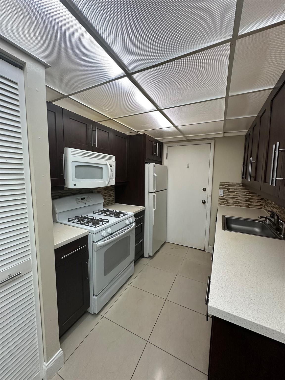 17911 NW 68 ave M209