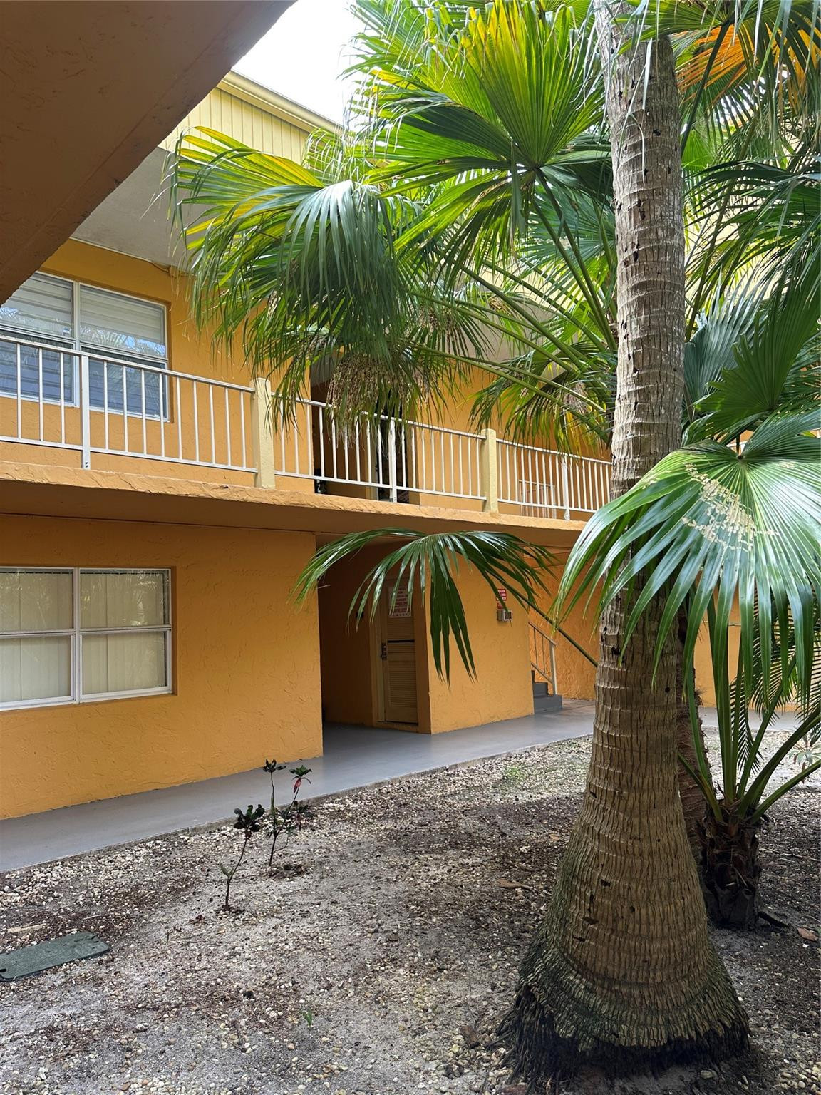 17911 NW 68 ave M209