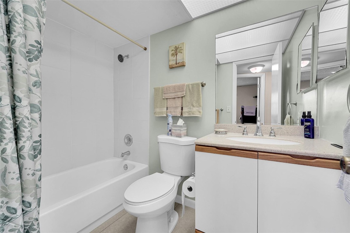 8880 Sunrise Lakes Blvd 209