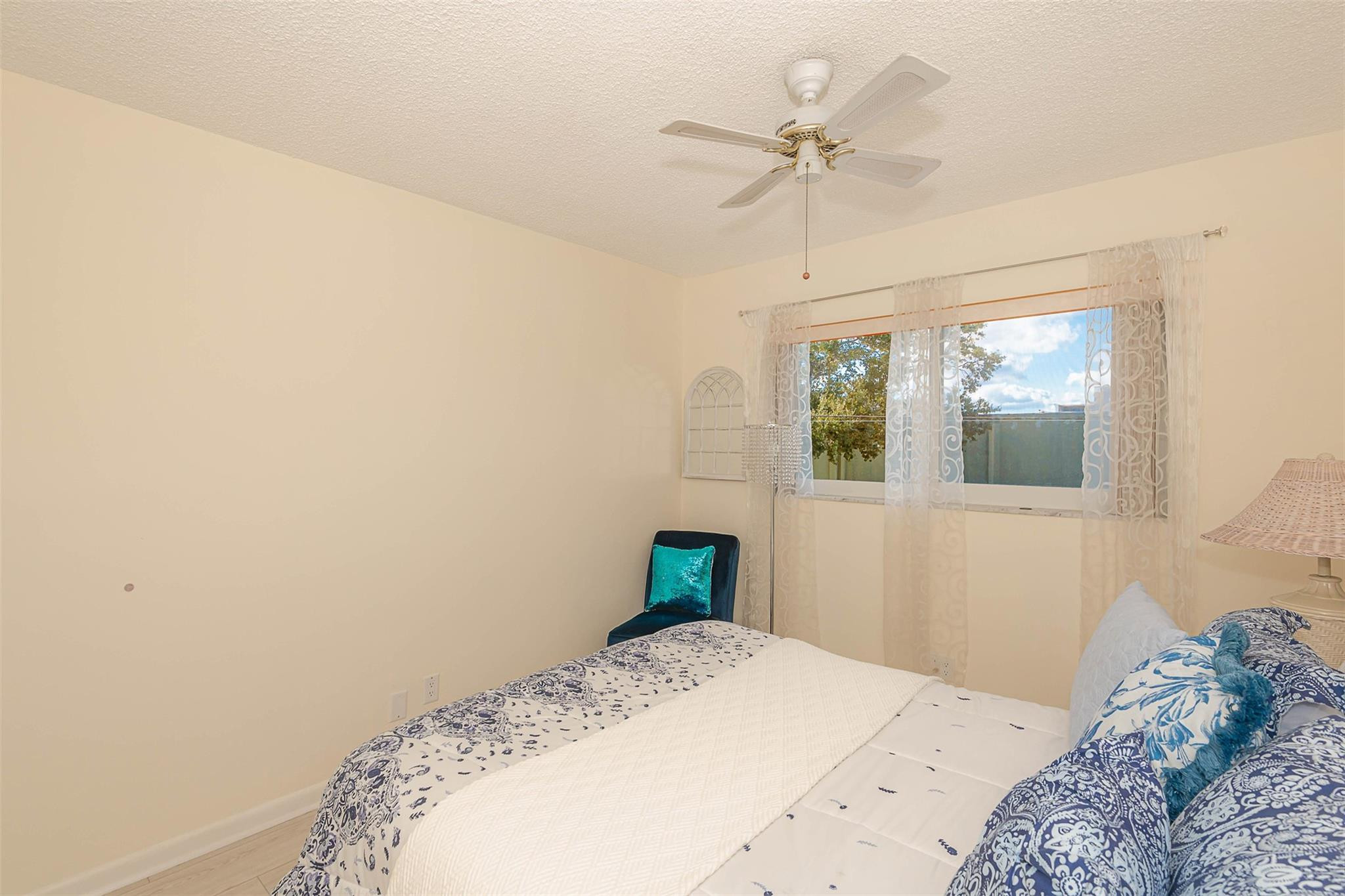 2100 NE 38th 236