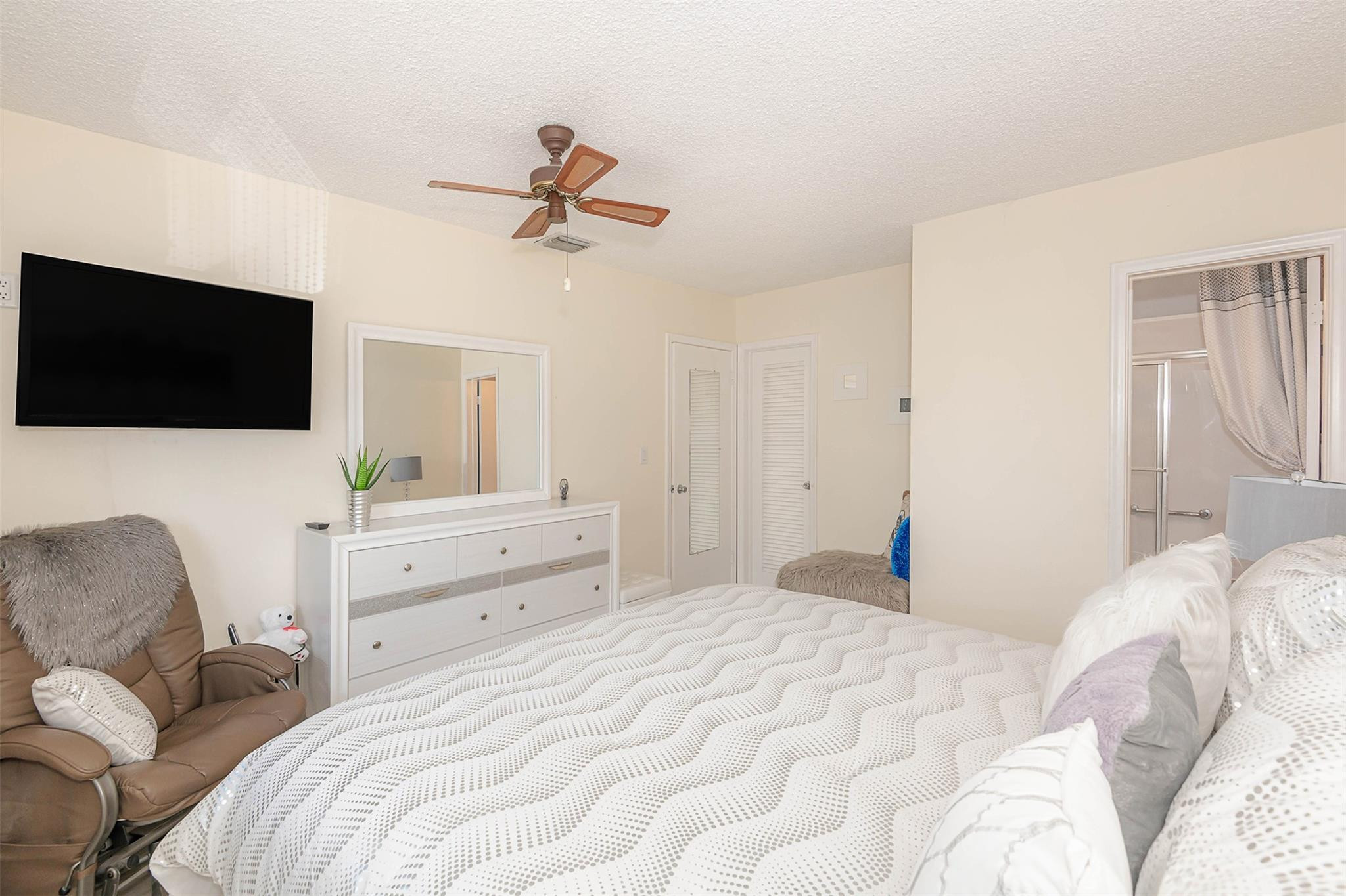 2100 NE 38th 236