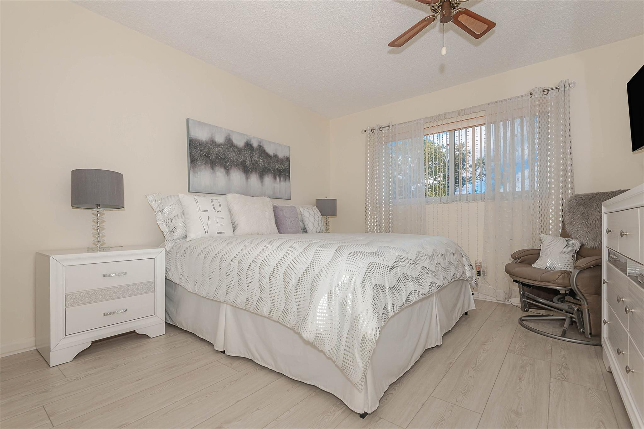 2100 NE 38th 236