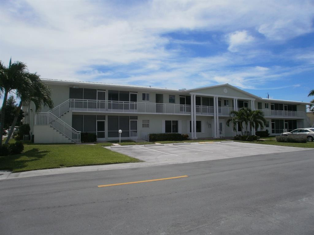 2100 NE 38th 236