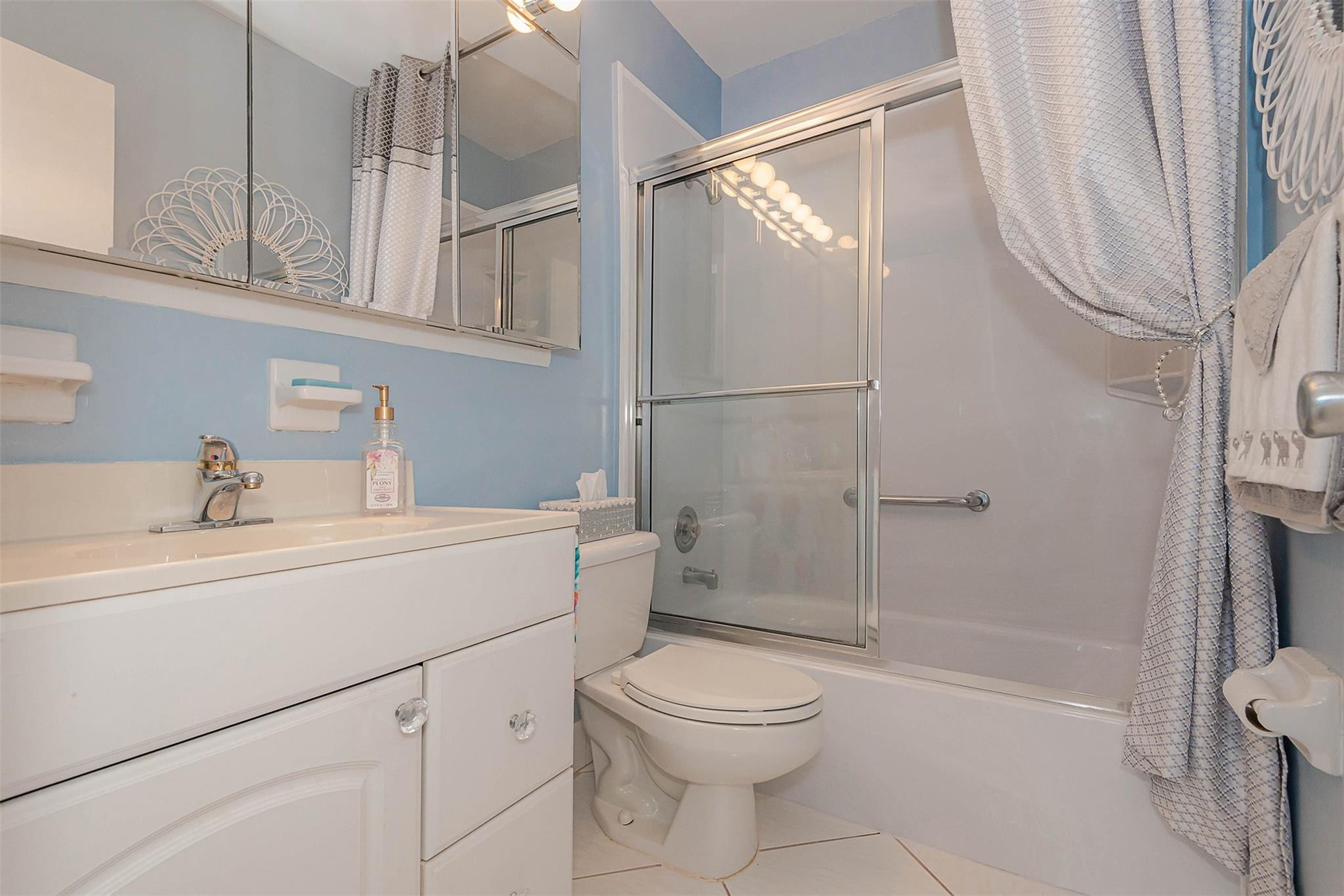 2100 NE 38th 236