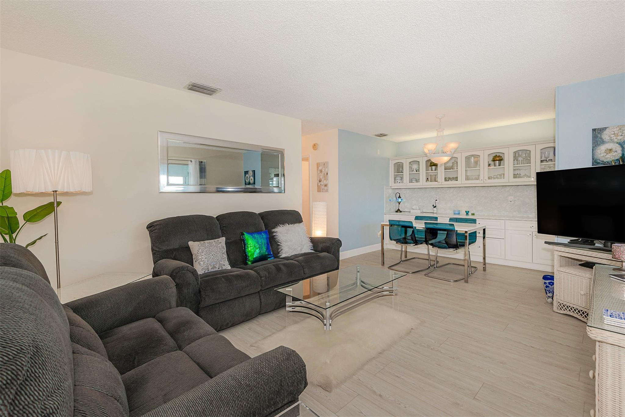 2100 NE 38th 236