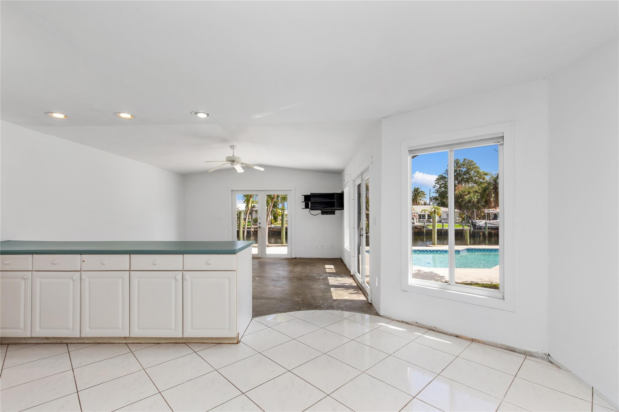 360 SE 5th Avenue