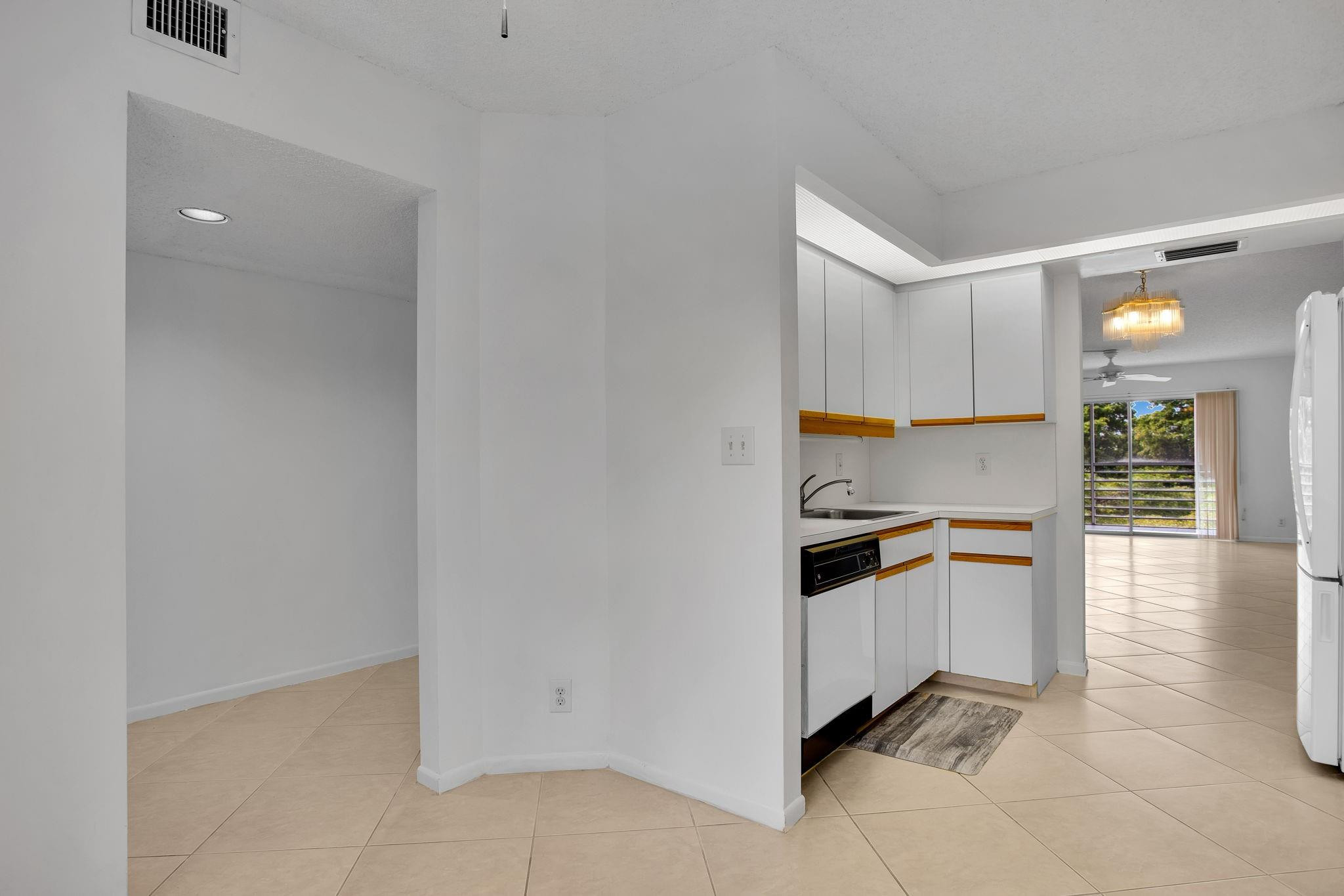 1601 Abaco Dr D4