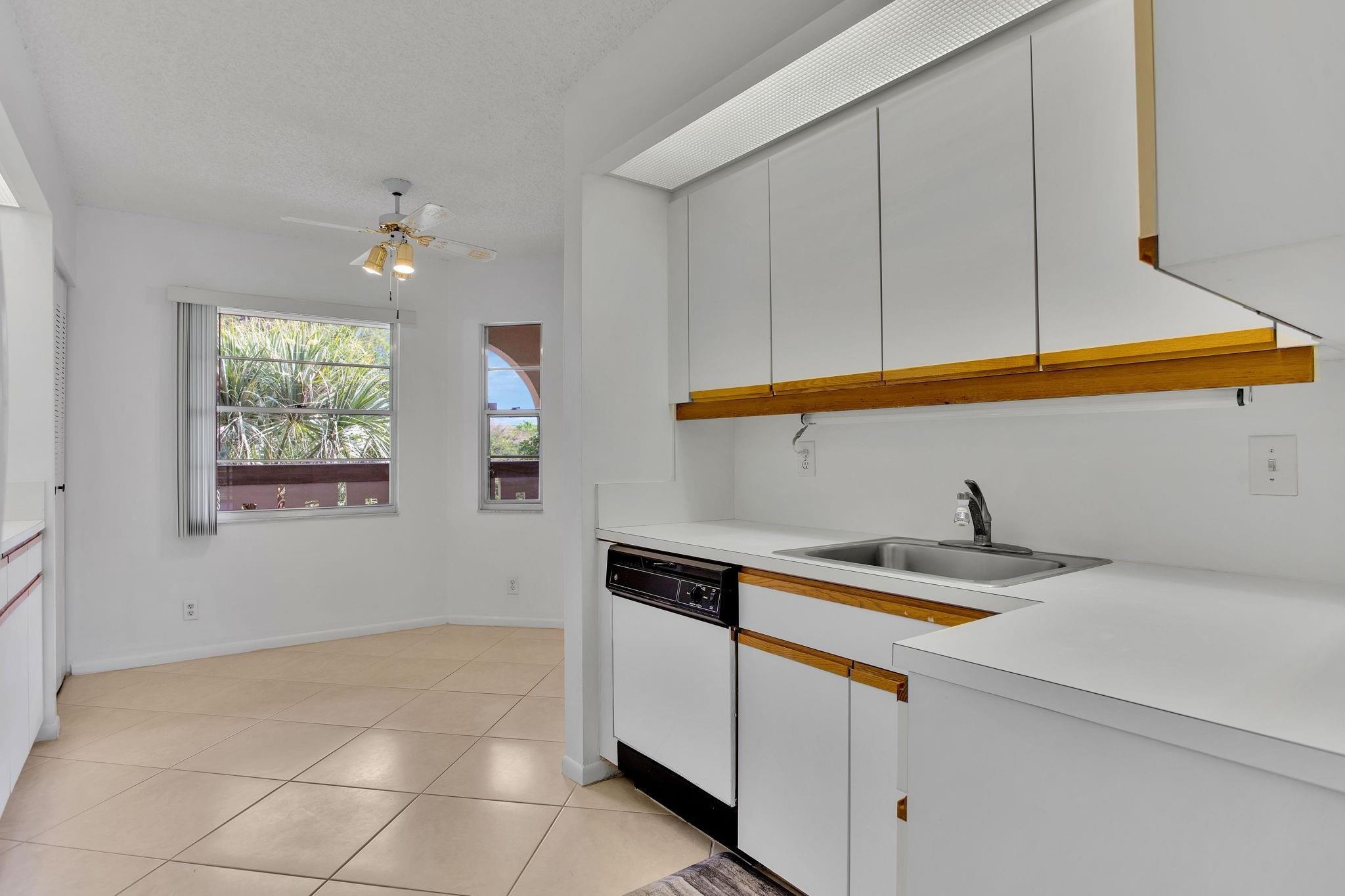 1601 Abaco Dr D4