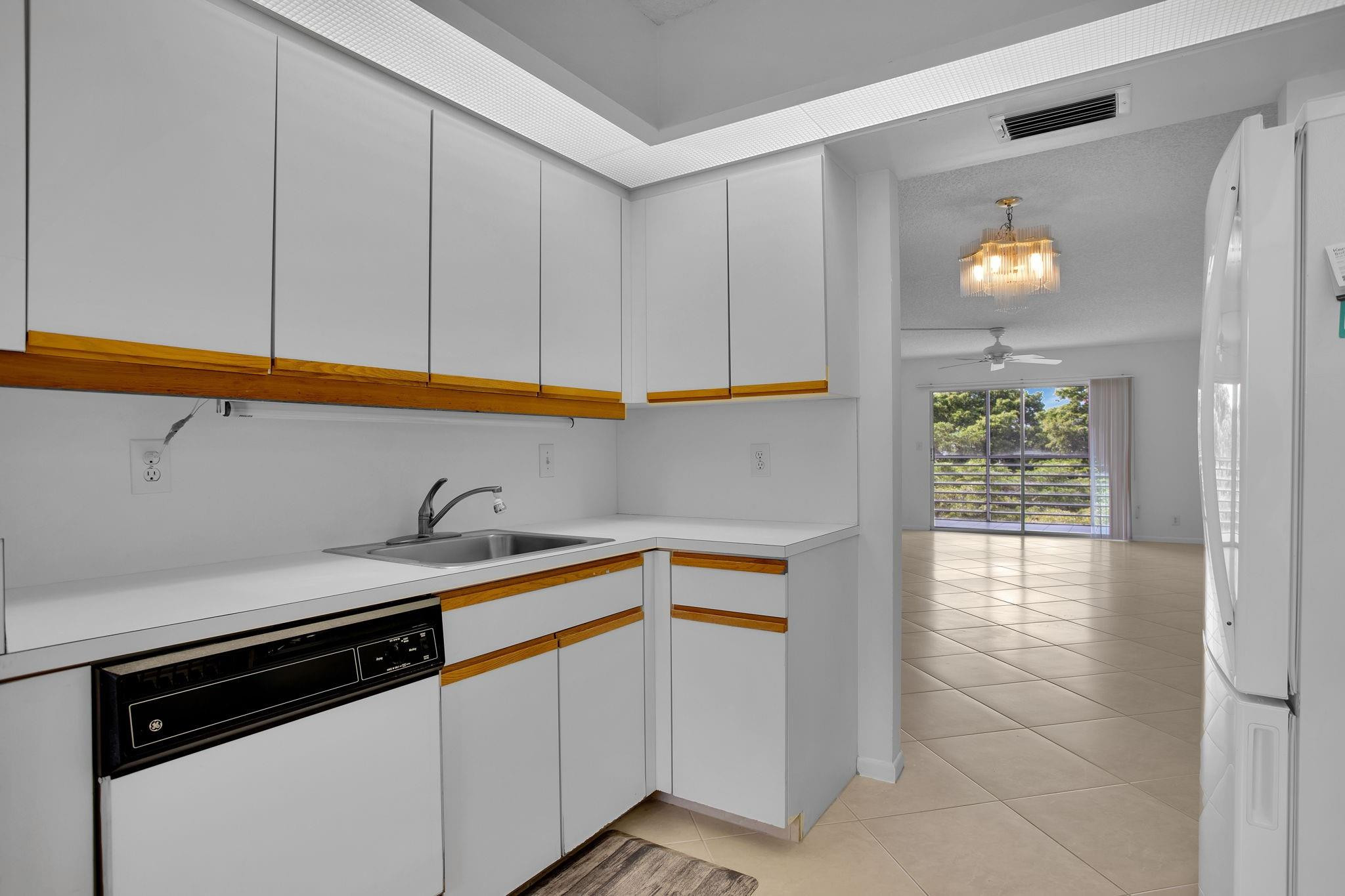 1601 Abaco Dr D4