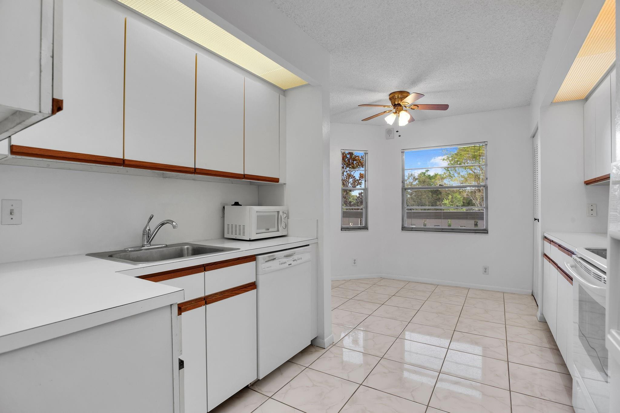 1501 Cayman Way C2
