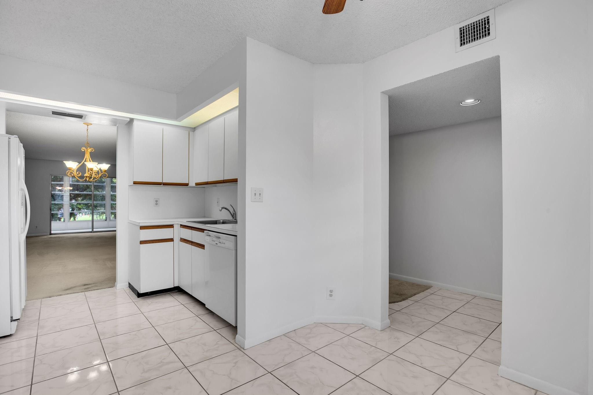 1501 Cayman Way C2