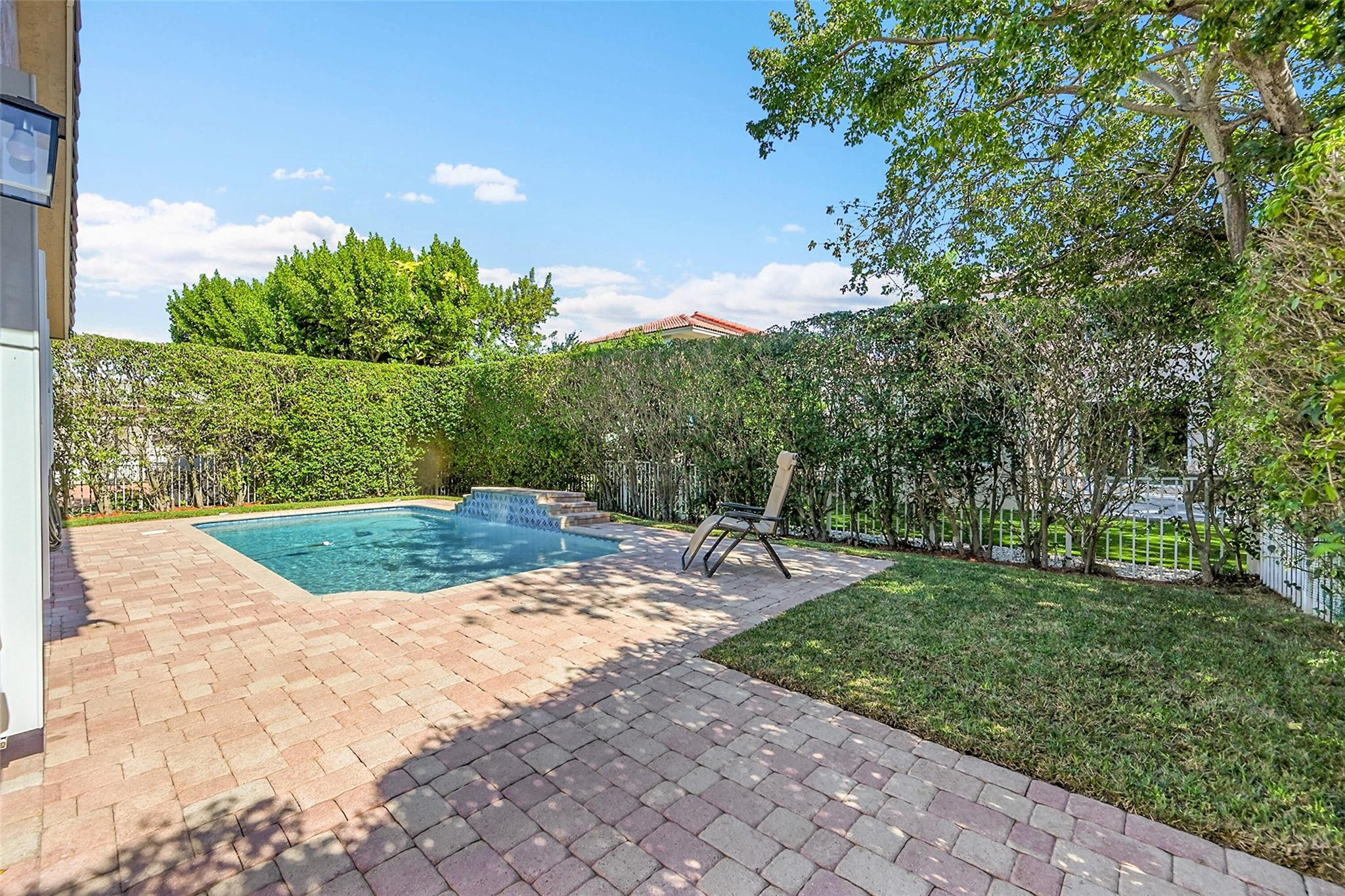 5305 NW 126th Dr