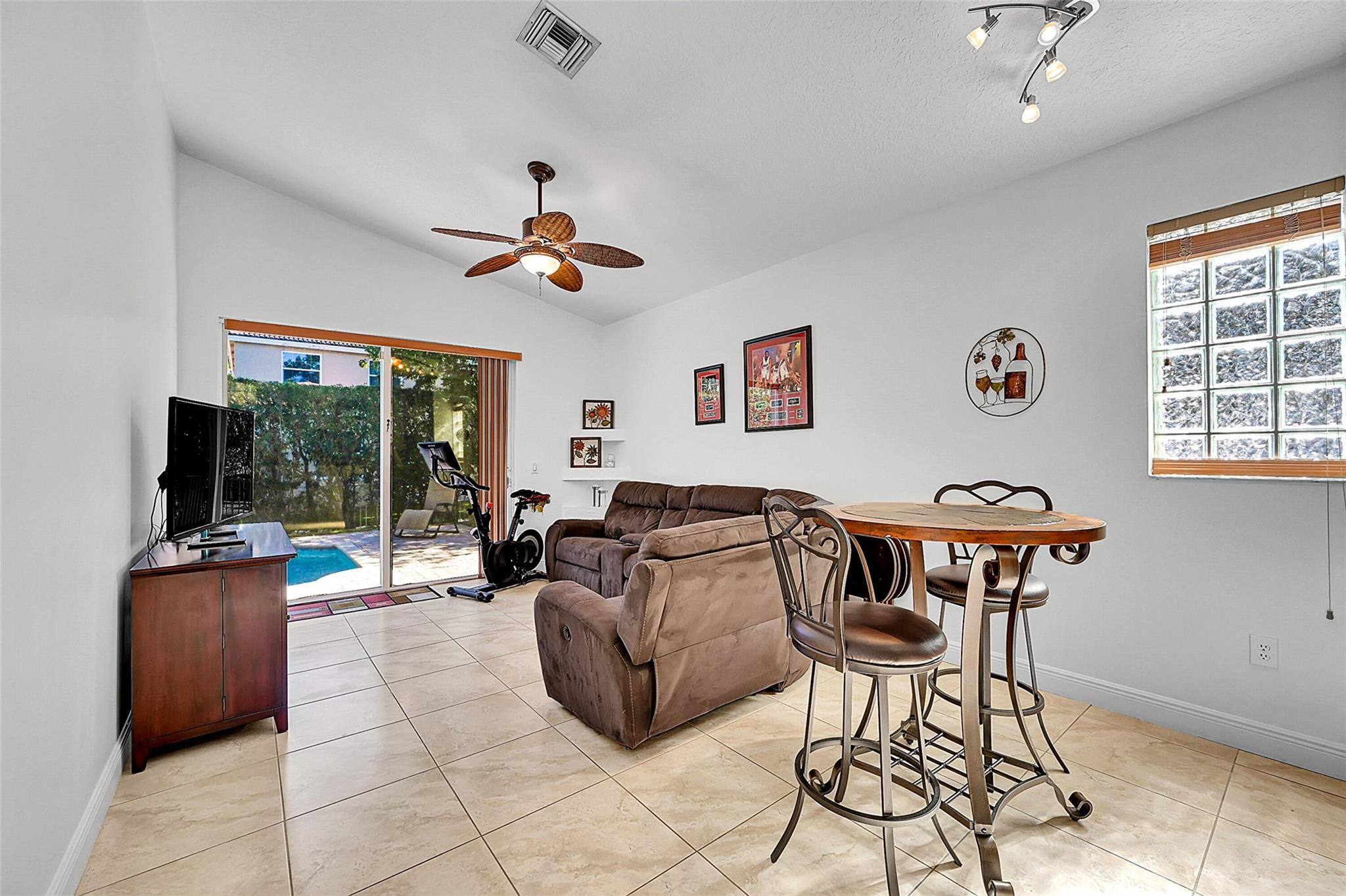 5305 NW 126th Dr
