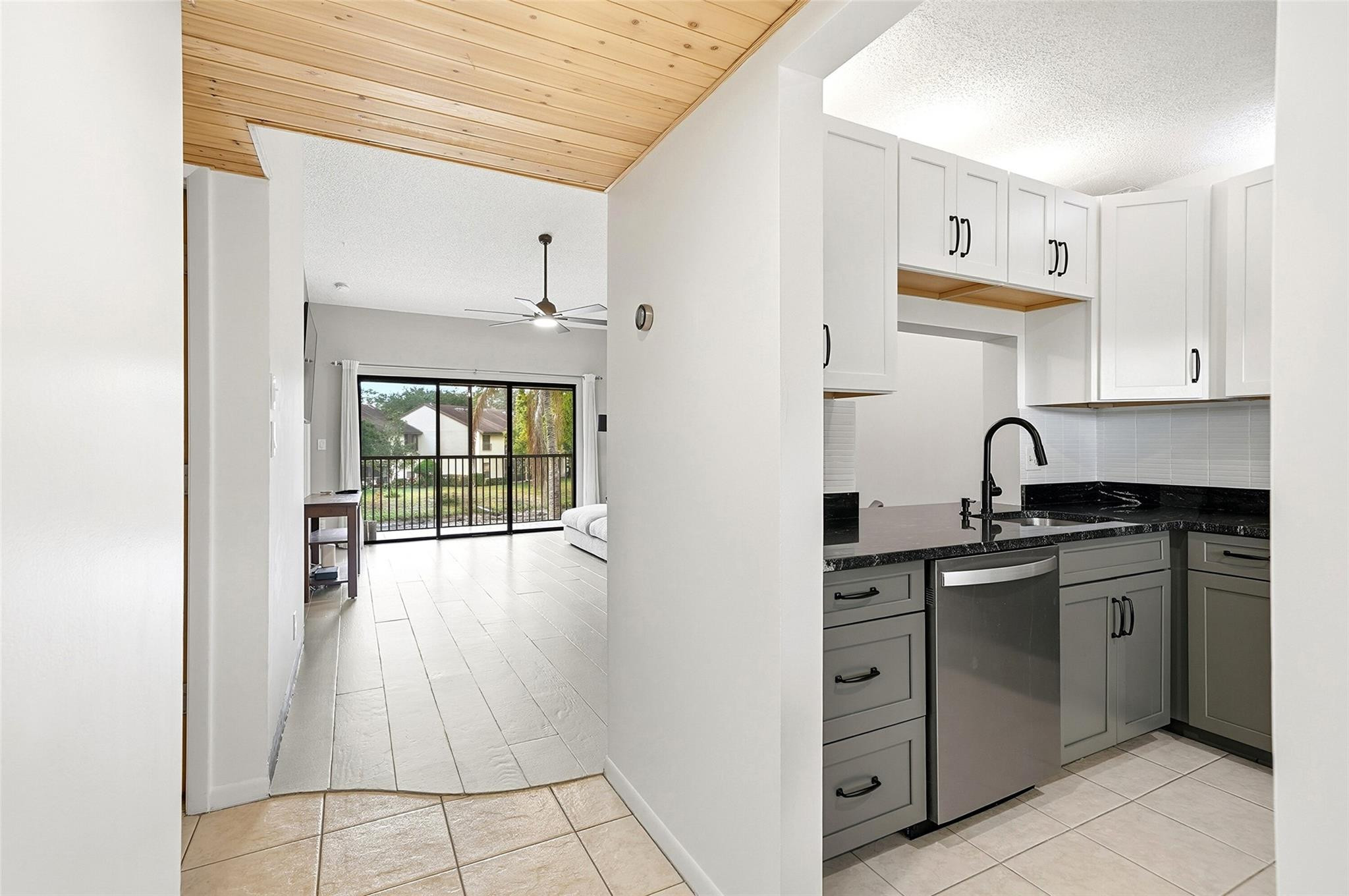 3053 Carambola Circle 2327, Coconut Creek Unit: 2327