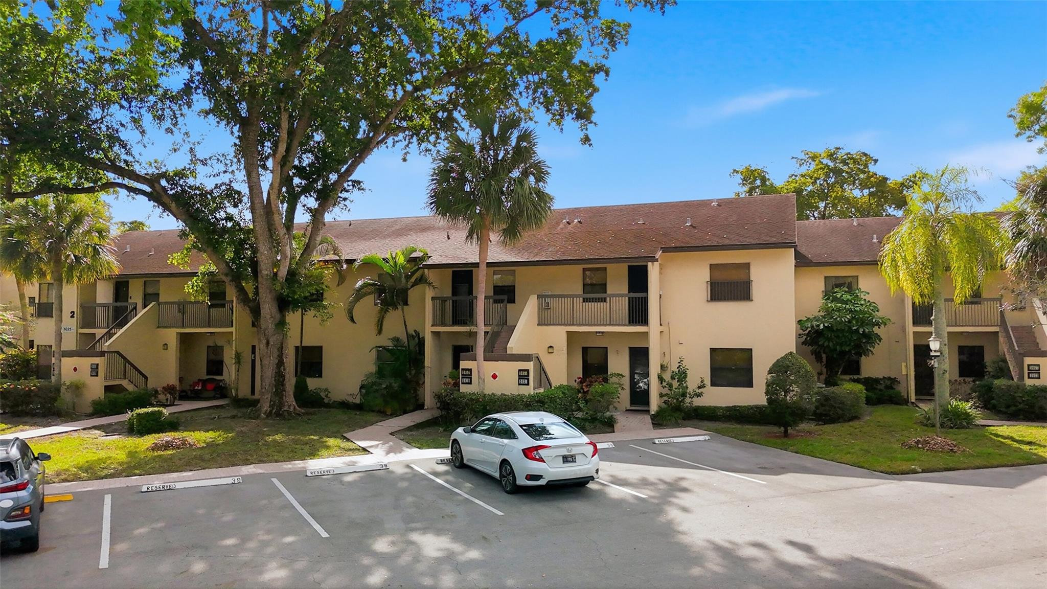 3053 Carambola Circle 2327, Coconut Creek Unit: 2327