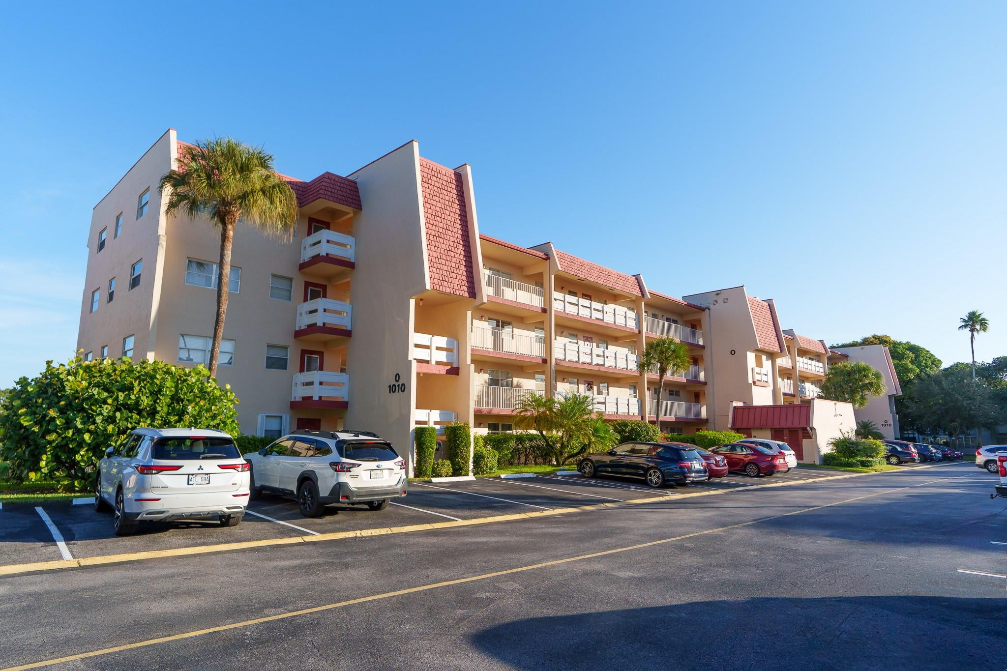 1010 Country Club Dr 306
